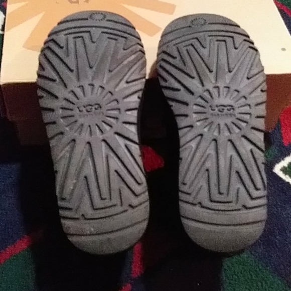 UGG Boots size 5 - Picture 7 of 7
